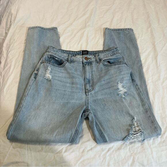 UO x BDG High-Waisted Mom Jean – Ripped Light Wash sz 27 - Picture 13 of 16